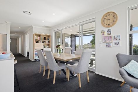 Photo of property in 120 Lisle Farm Drive, Pukekohe, 2120