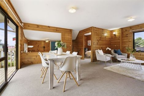 Photo of property in 2/11 Sunhaven Avenue, Glenfield, Auckland, 0629