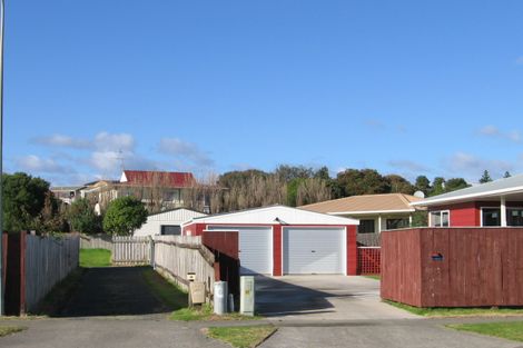 Photo of property in 92 Queens Road, Waikanae Beach, Waikanae, 5036