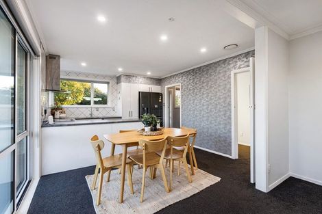 Photo of property in 6 Dymock Place, Bishopdale, Christchurch, 8053