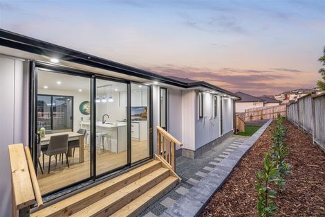 Photo of property in 5 Shibata Rise, Ranui, Auckland, 0612