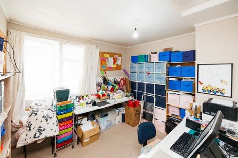 Photo of property in 5 Renfrew Place, Highbury, Palmerston North, 4412