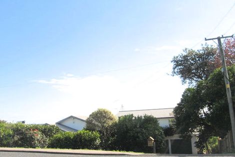 Photo of property in 154 Bleakhouse Road, Mellons Bay, Auckland, 2014