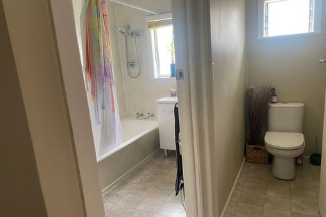 Photo of property in 1/35 Kaipatiki Road, Glenfield, Auckland, 0629