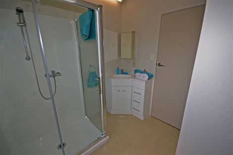 Photo of property in 2 Edwards Avenue, Henderson, Auckland, 0610