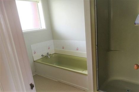 Photo of property in 18 Ramillies Place, Glenfield, Auckland, 0629