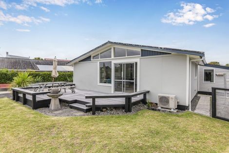 Photo of property in 11 Hadfield Place, Paraparaumu Beach, Paraparaumu, 5032