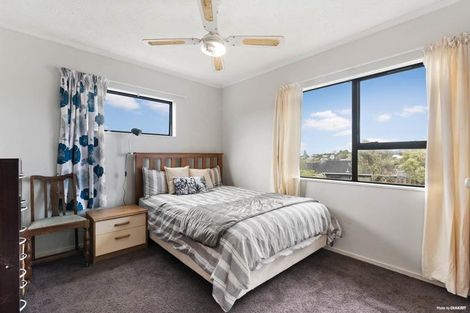 Photo of property in 37 Athena Drive, Totara Vale, Auckland, 0629
