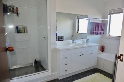 Photo of property in 4 Katarina Grove, Tawa, Wellington, 5028