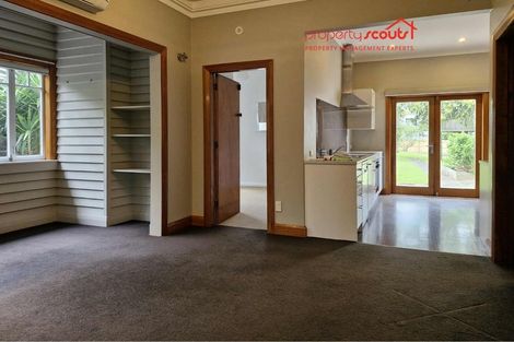 Photo of property in 40 Waiwaka Terrace, Strandon, New Plymouth, 4312