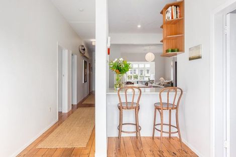 Photo of property in 137 Onepu Road, Lyall Bay, Wellington, 6022