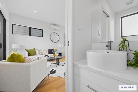 Photo of property in 37a Crestview Rise, Papakura, 2110