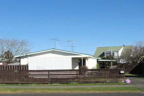 Photo of property in 2/35 Kelvin Road, Papakura, 2110