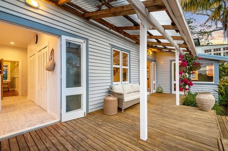 Photo of property in 12 Glade Place, Birkenhead, Auckland, 0626