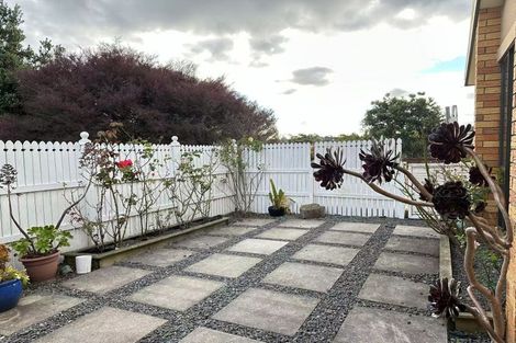 Photo of property in 10 Nimstedt Avenue, Oteha, Auckland, 0632