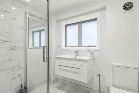 Photo of property in 24 Shanaway Rise, Hillcrest, Auckland, 0627