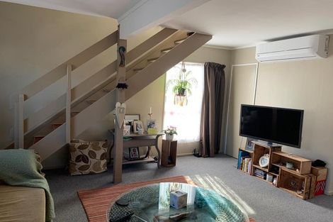Photo of property in 49f3 Apu Crescent, Lyall Bay, Wellington, 6022