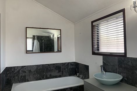 Photo of property in 16 Frank Evans Place, Henderson, Auckland, 0610