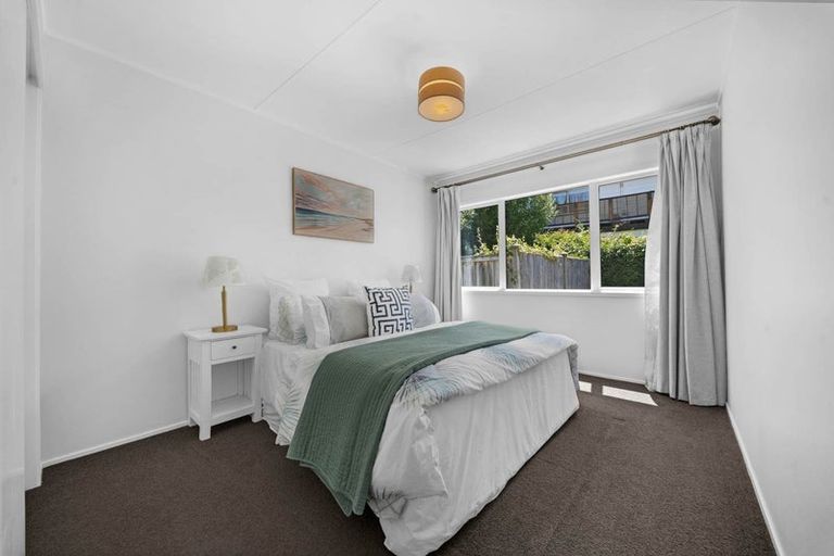 Photo of property in 3 Regency Place, Sunnynook, Auckland, 0632