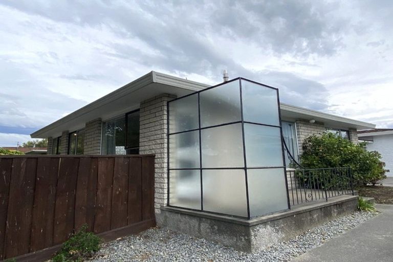 Photo of property in 21 Salford Avenue, Redwood, Christchurch, 8051