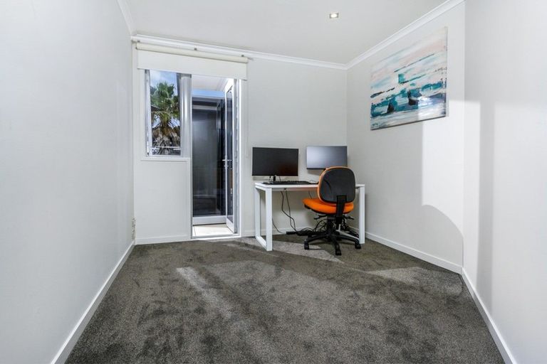 Photo of property in 1007 Beach Road, Torbay, Auckland, 0630
