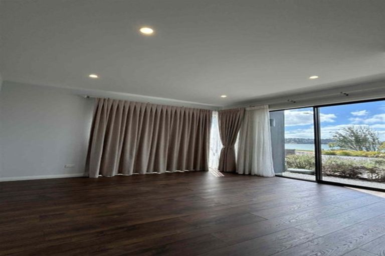 Photo of property in 4 Craigs Way, Hobsonville, Auckland, 0616