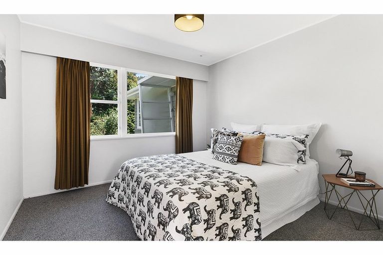 Photo of property in 56 Lincoln Avenue, Tawa, Wellington, 5028