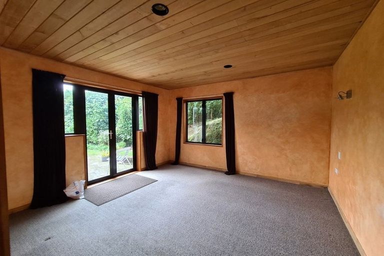 Photo of property in 9 Lindaver Grove, Merrilands, New Plymouth, 4312