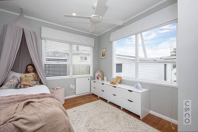 Photo of property in 25 Maude Street, Riverhead, 0820