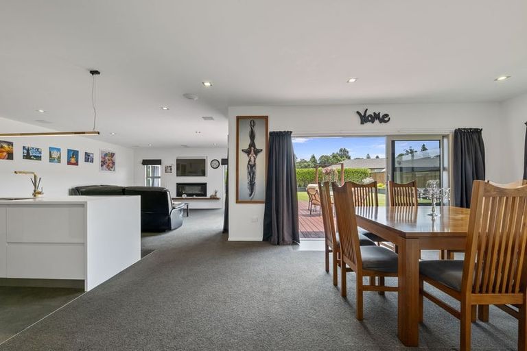 Photo of property in 22 Mercade Close, Stratford, 4332