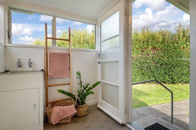 Photo of property in 2/110 Hillside Road, Glenfield, Auckland, 0627