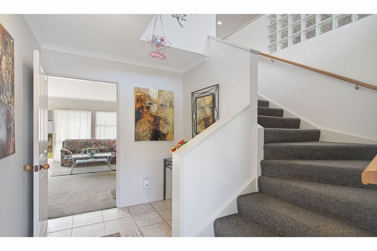Photo of property in 78 Sunset Road, Unsworth Heights, Auckland, 0632