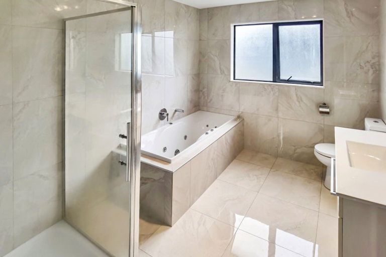 Photo of property in 19 Wye Oak Drive, Schnapper Rock, Auckland, 0632