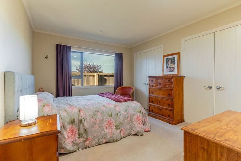 Photo of property in 2 Garrison Street, Carterton, 5713