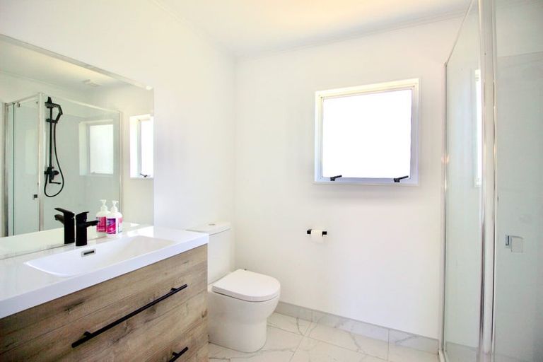 Photo of property in 64 Borich Road, Sunnyvale, Auckland, 0612