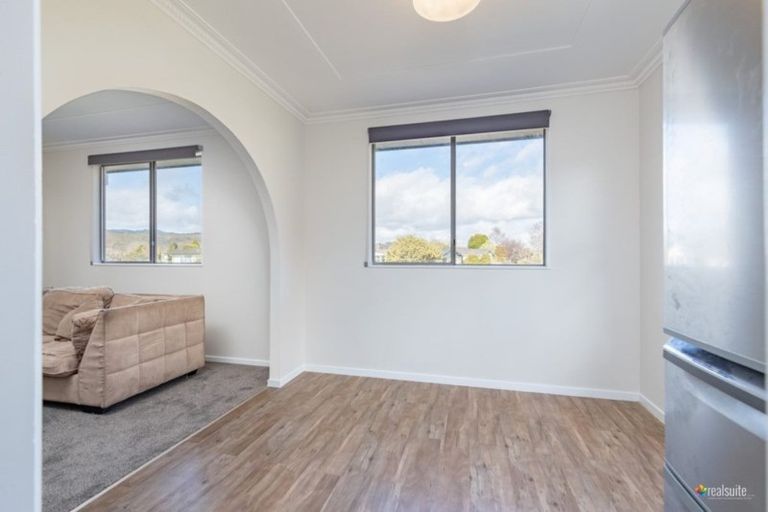 Photo of property in 18 Omaha Grove, Totara Park, Upper Hutt, 5018
