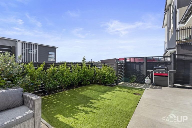 Photo of property in 22 Raranga Lane, Hobsonville, Auckland, 0616