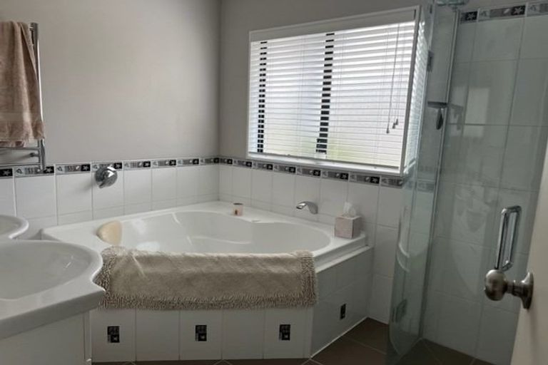 Photo of property in 3/77 Konini Road, Titirangi, Auckland, 0604