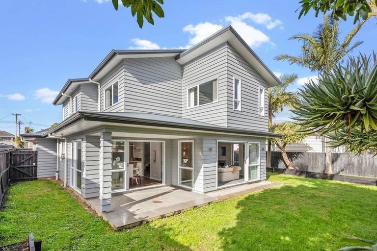 Photo of property in 20a Karamu Street, Te Atatu Peninsula, Auckland, 0610