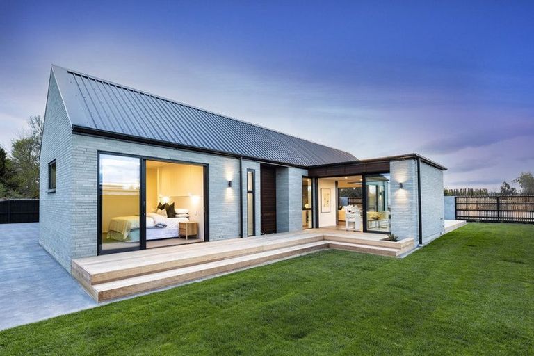 Photo of property in 160 Gardiners Road, Harewood, Christchurch, 8051