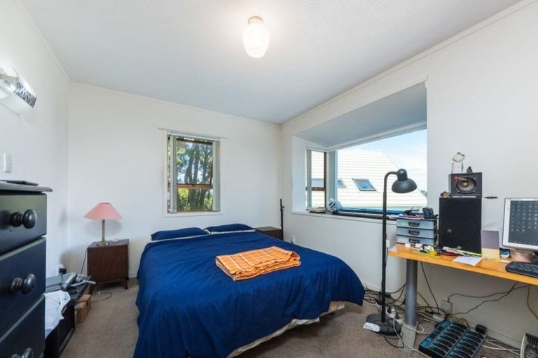 Photo of property in 2/10 Coroglen Avenue, Birkenhead, Auckland, 0626