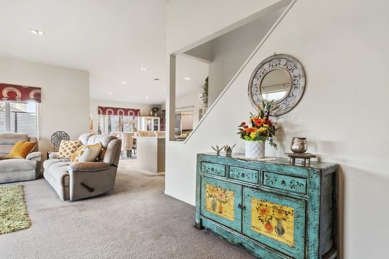 Photo of property in 53 Ina Ville Drive, Pukekohe, 2120