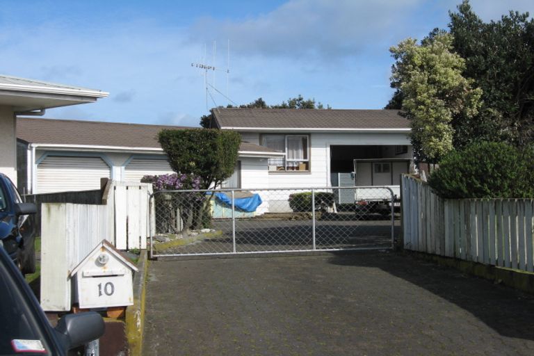 Photo of property in 10 Kupe Place, Castlecliff, Whanganui, 4501