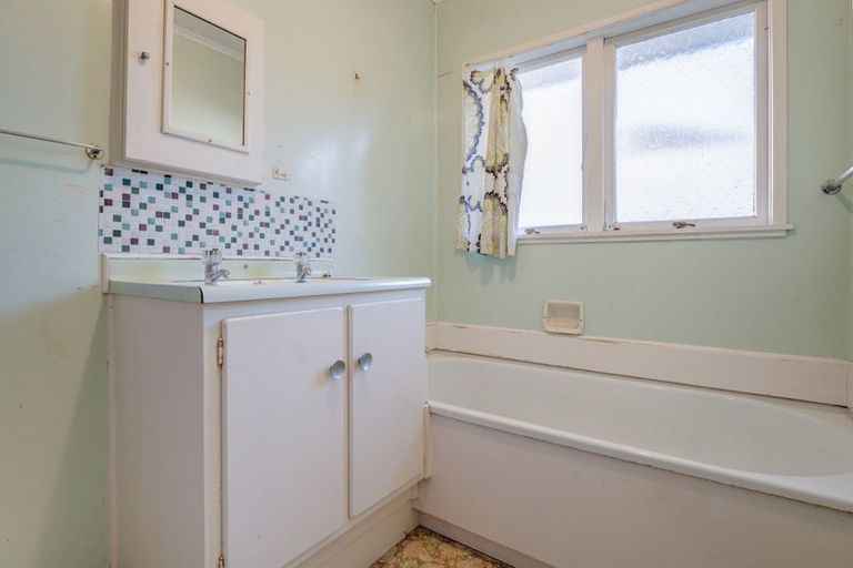 Photo of property in 1/229 Glenfield Road, Hillcrest, Auckland, 0627