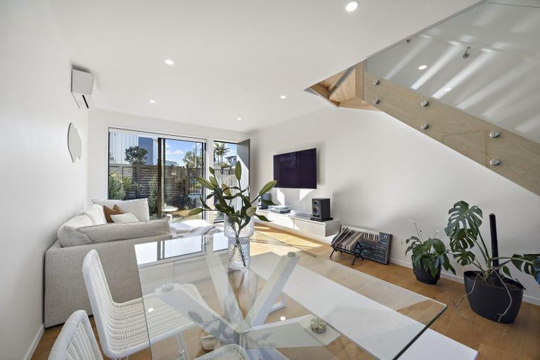 Photo of property in 12/82 East Coast Road, Milford, Auckland, 0620