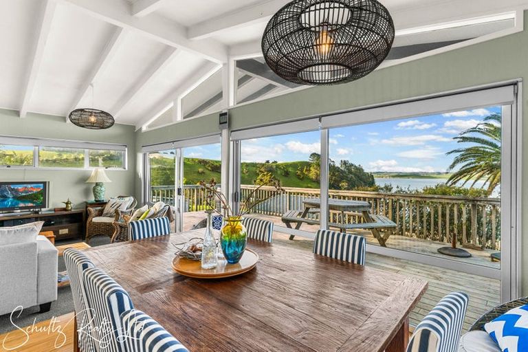 Photo of property in 23 Oxford Street, Whakapirau, 0583