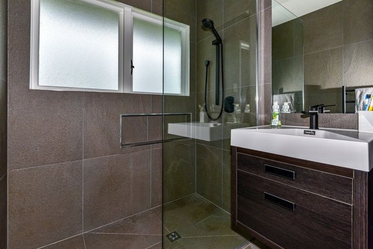 Photo of property in 1 Brookby Crescent, Avonhead, Christchurch, 8042