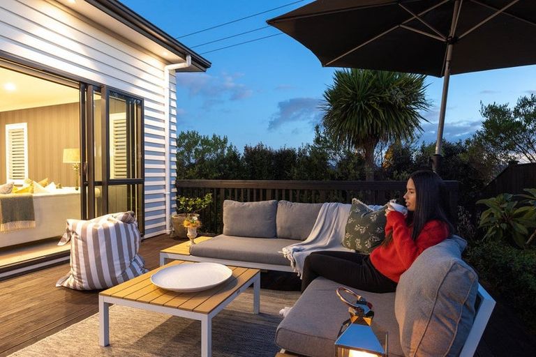 Photo of property in 7 Syd Grant Crescent, Orewa, 0931