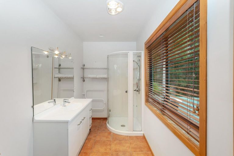 Photo of property in 44 Paturoa Road, Titirangi, Auckland, 0604