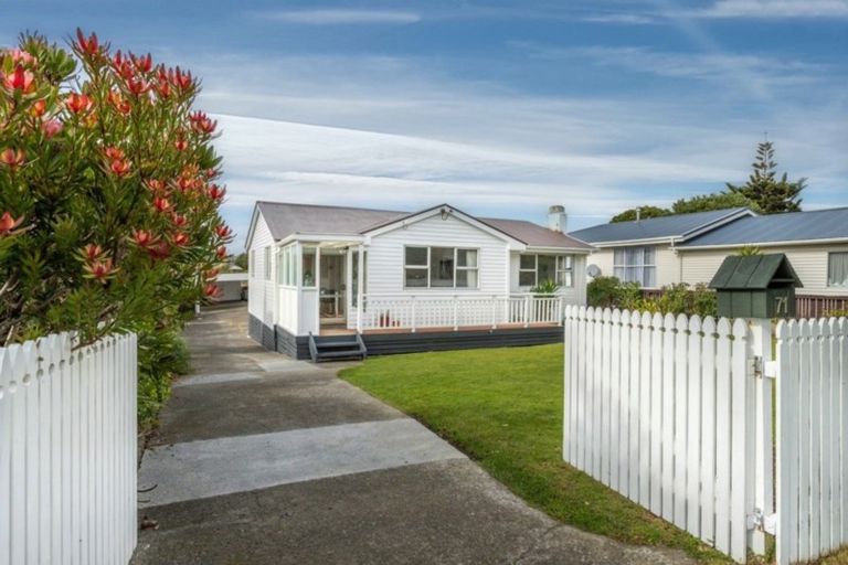 Photo of property in 71 Te Pene Avenue, Titahi Bay, Porirua, 5022